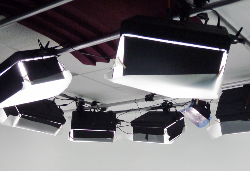 Fluorescent lighting grid